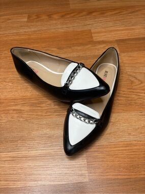 JustFab Black and White Pointed Toe Chain-Trim Accent Flats Size 6.5